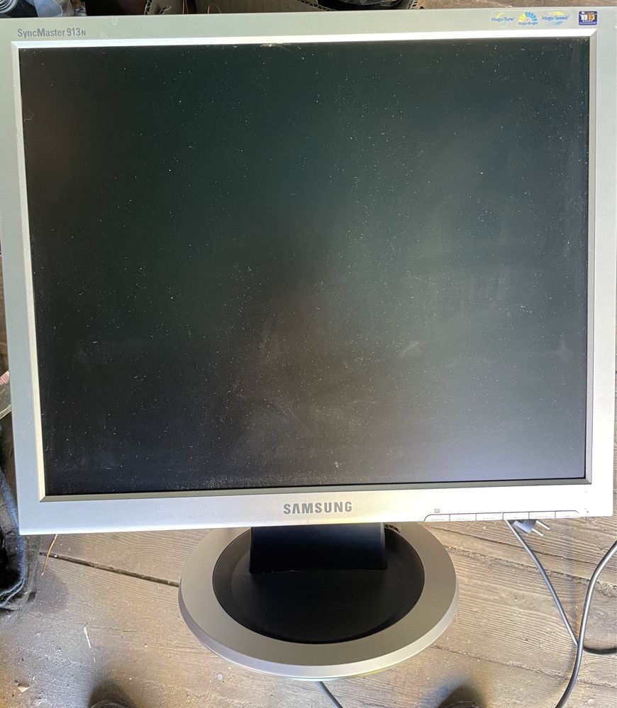 Монитор Samsung SyncMaster 913 N 19 дюймів