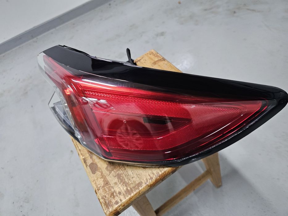 Ford Escape lampy tyl L+P titanium