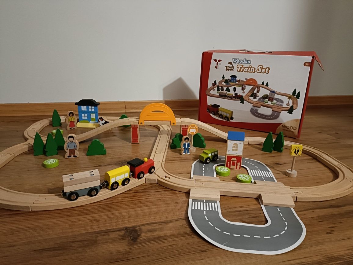 Drewniana kolejka z miasteczkiem 78 elementow