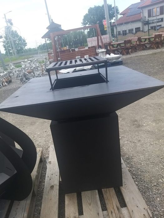 Nowoczesny grill ogrodowy kwadrat
