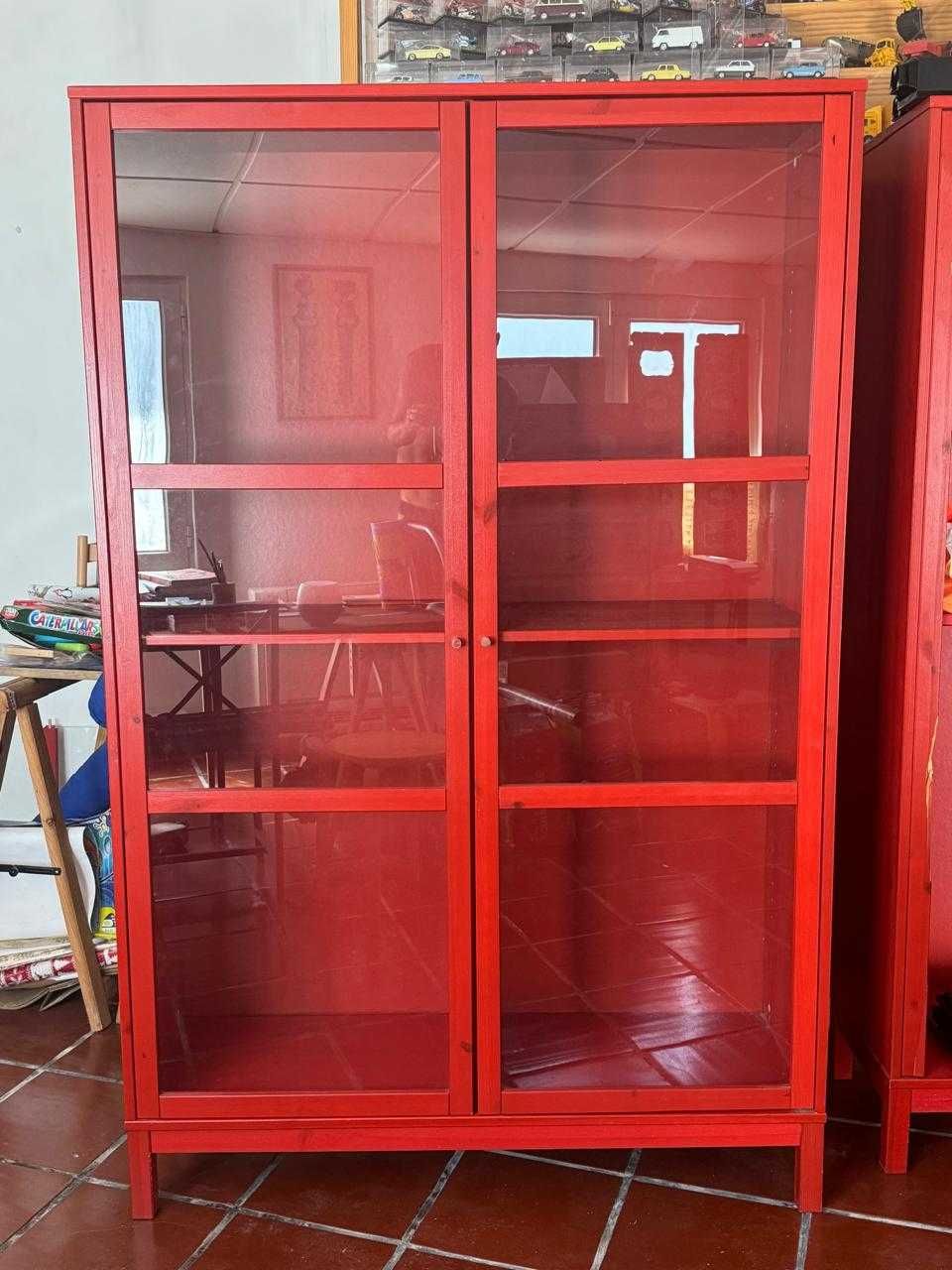 Estante em pinho c/portas de vidro, vermelho