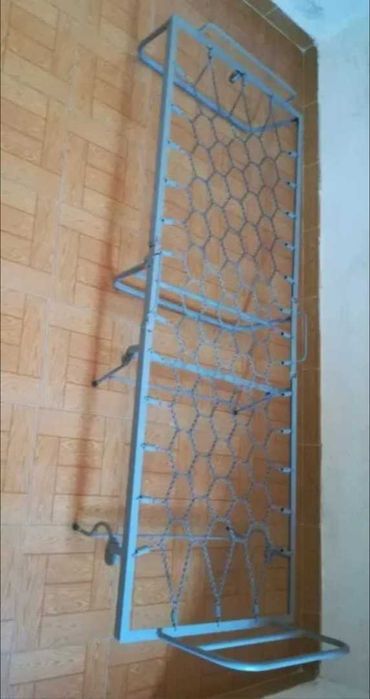 Cama em ferro dobrável