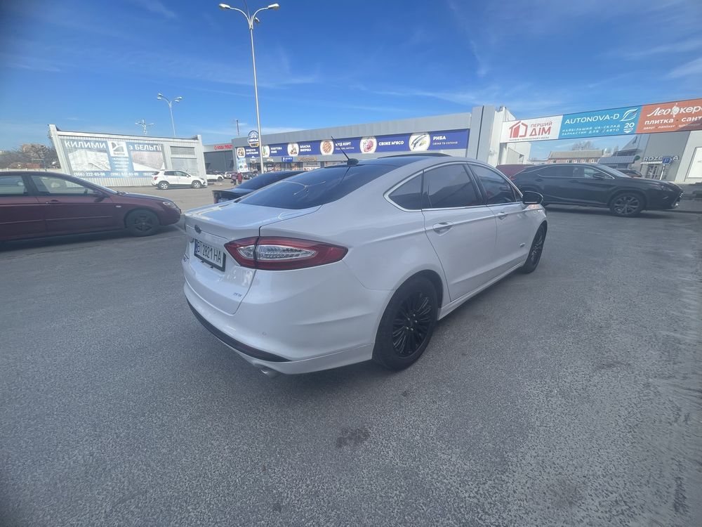 Авто  Ford Fusion PHEV