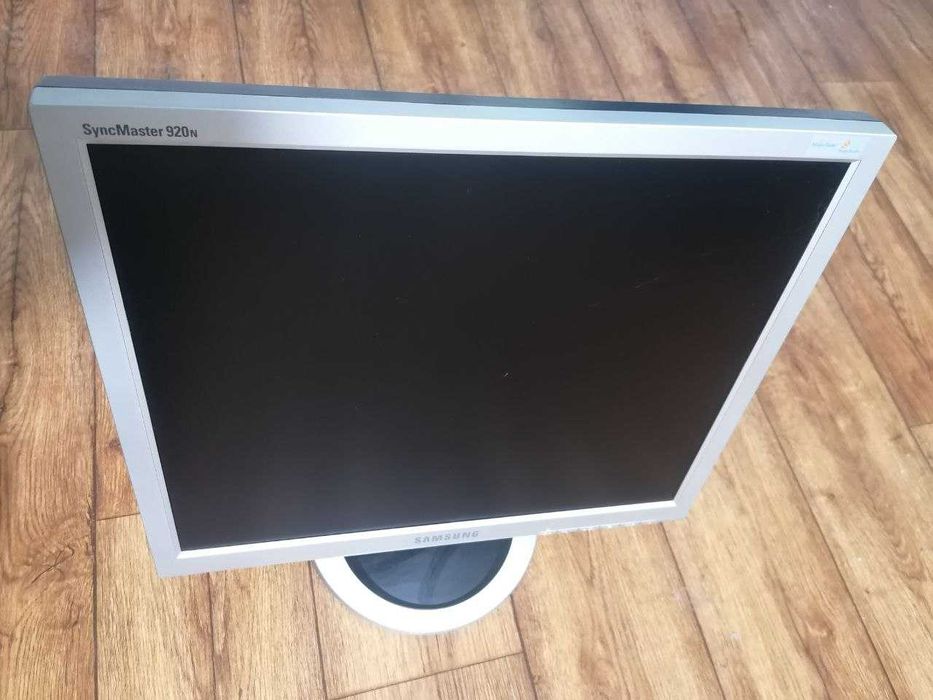 Монітор 19" Samsung 920N LS19MJAKSZ Сріблястий