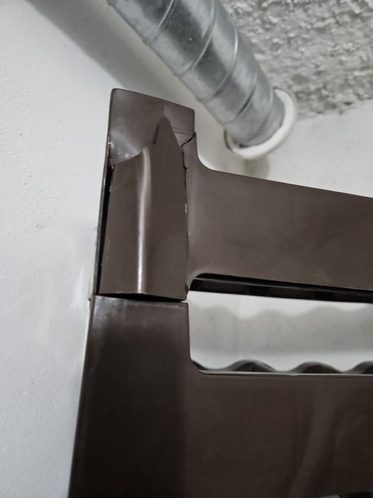 Garrafeira plástico castanha