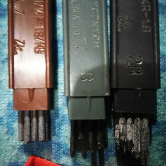 7 metalowych ołówków automatycznych 1 mm