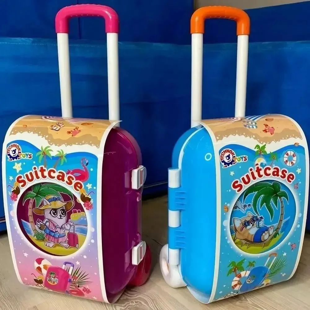 Дитячі валізи з різним наповненням