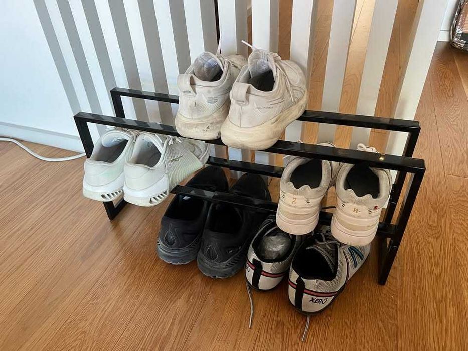 Sapateira expansível Yamazaki Home, preta, aço, minimalista