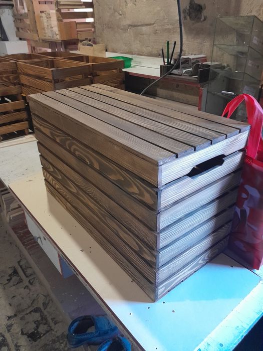 Дерев'яний рейковий ящик з кришкою