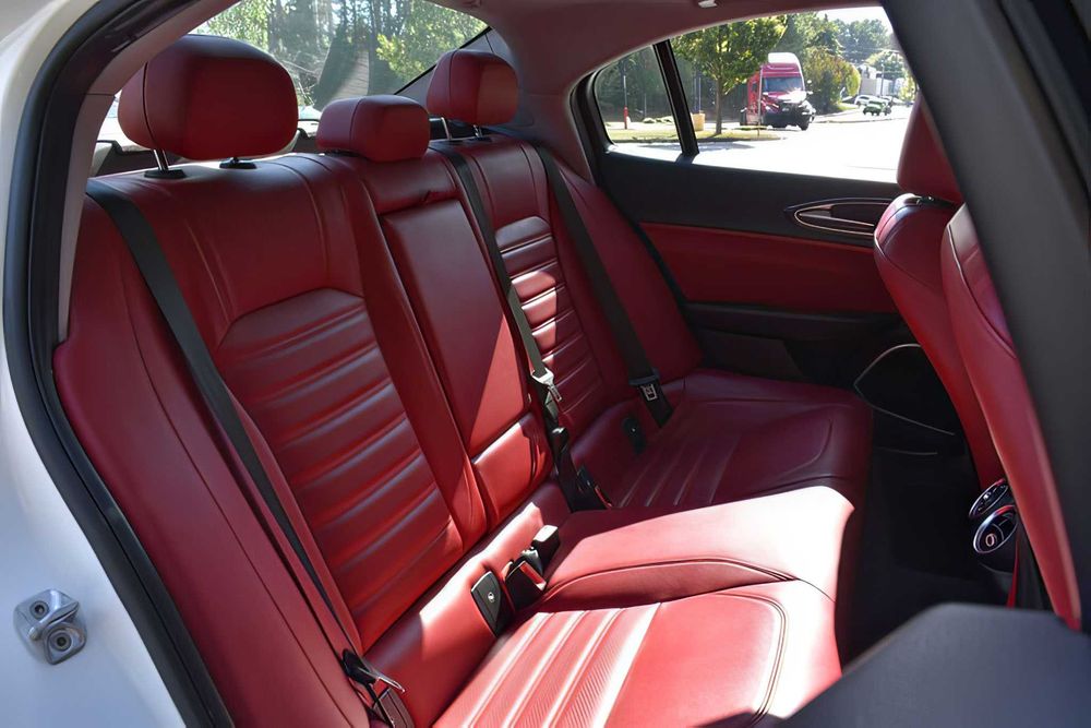 Alfa Romeo Giulia      2017