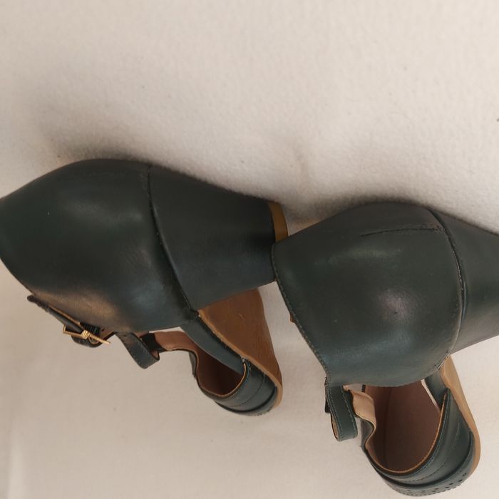 Zapinane czułenka Ajvani