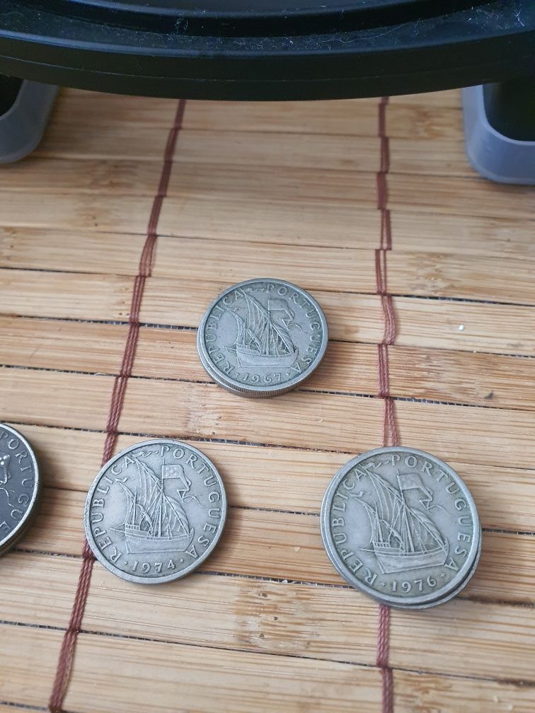Moedas de cinco escudos