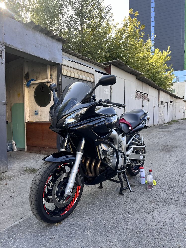 Yamaha FzS600 Fazer
