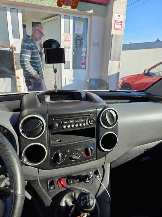 Peugeot Partner 3 Lugares 90cv impecável 2012 valor não negociável