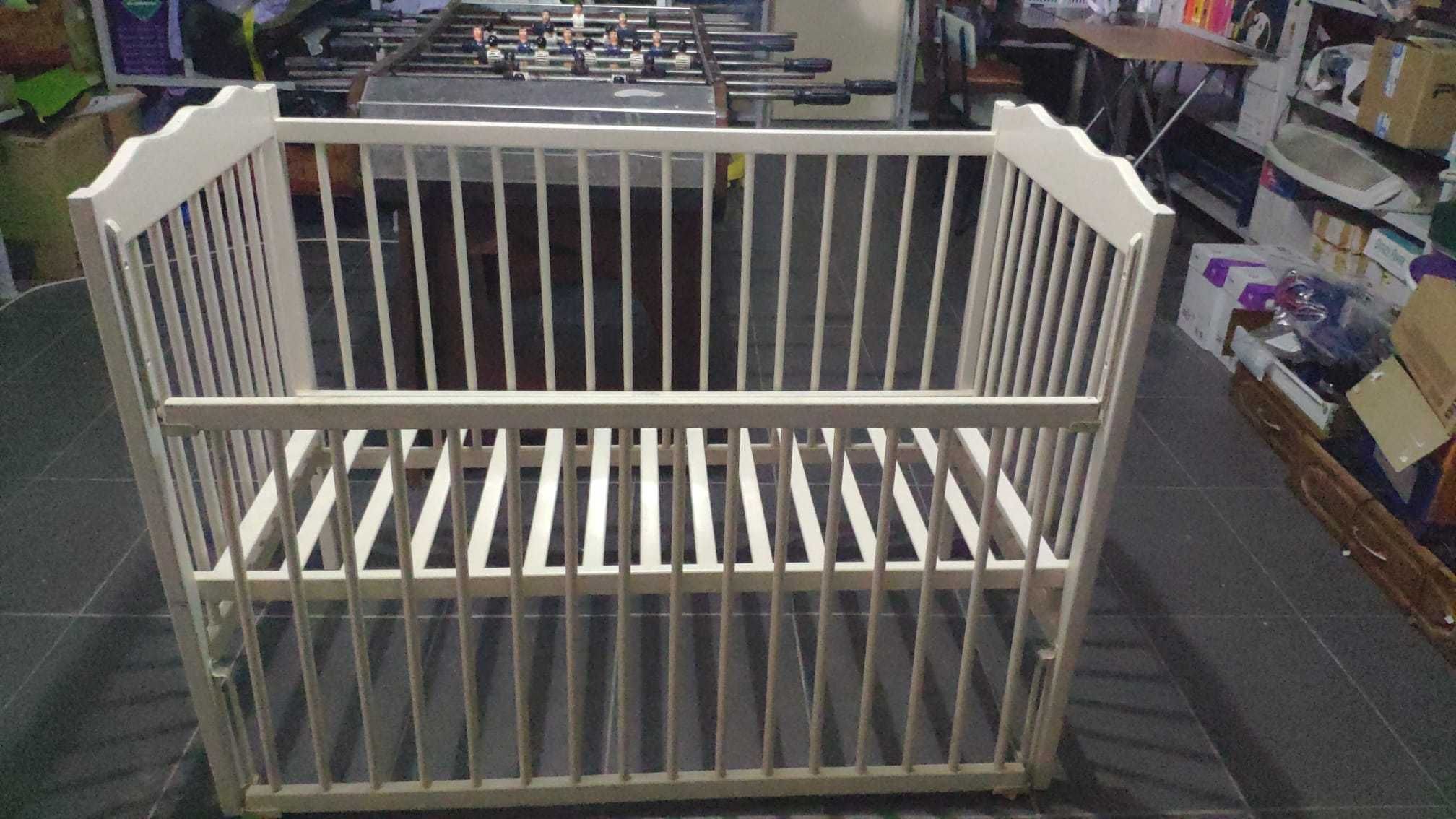 Cama de grades com colchão