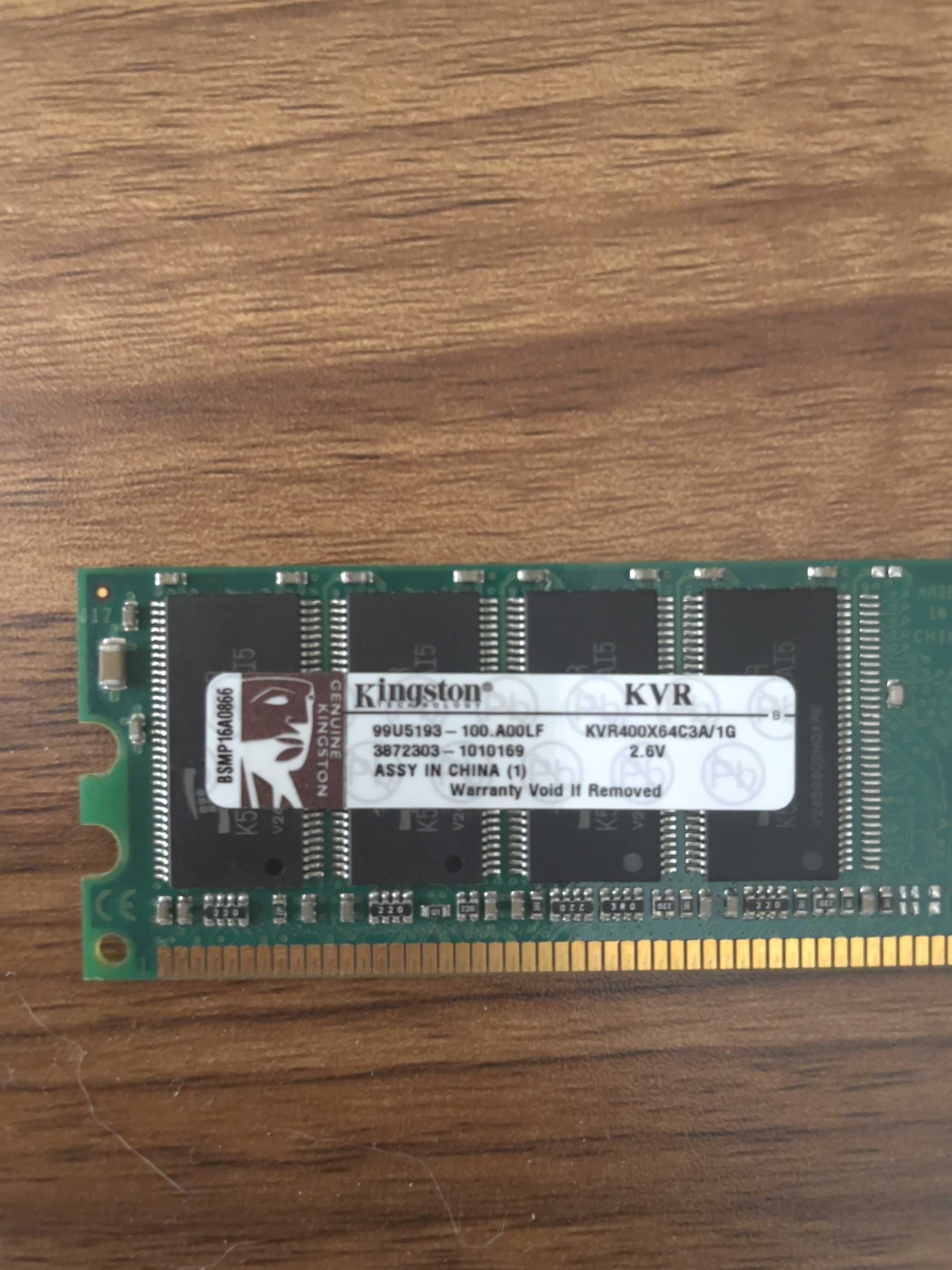 Memórias RAM DDR400, 2GB (2x 512MB + 1x 1GB)