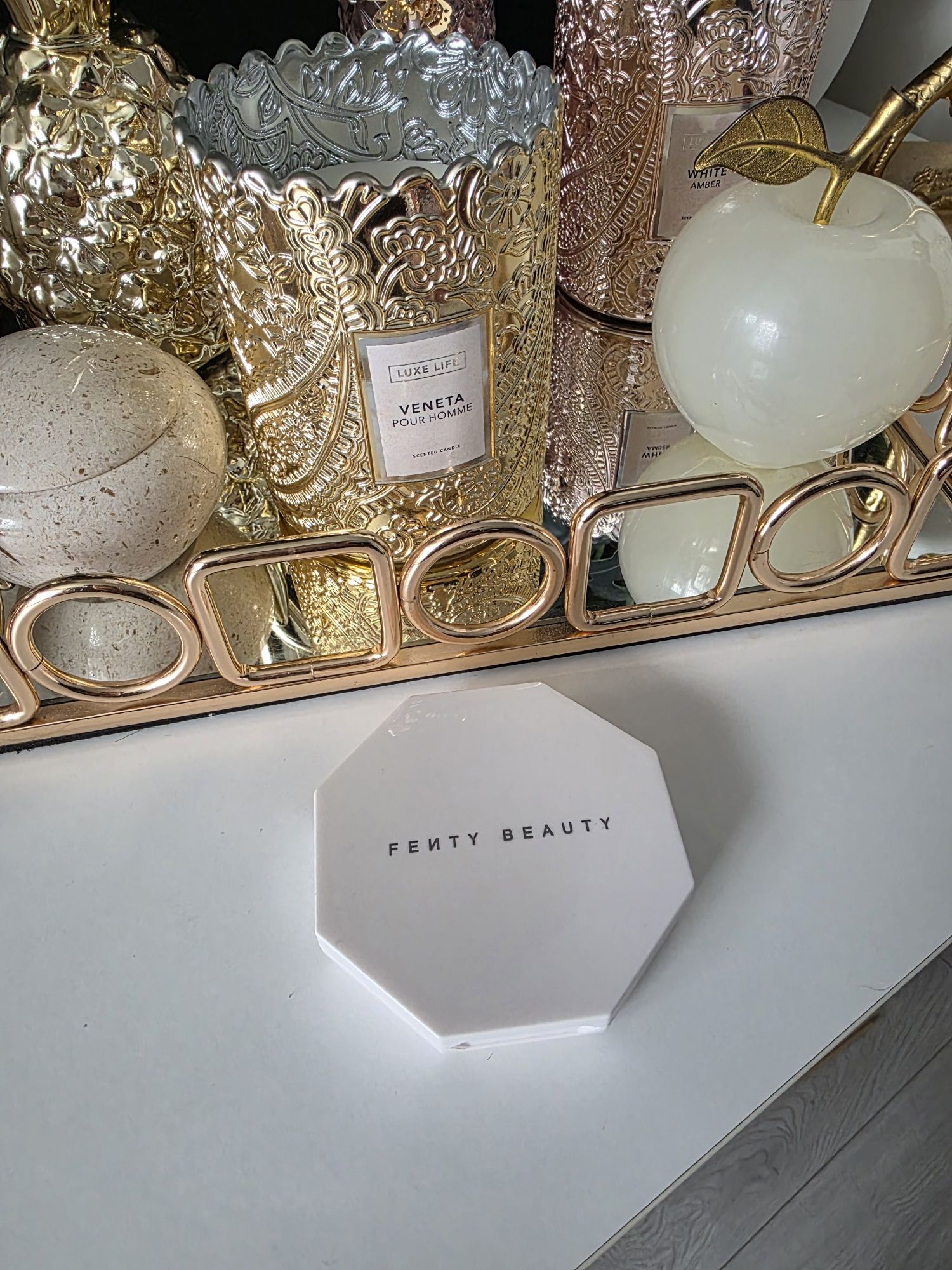Roświetlacz Fenty Beauty złoty