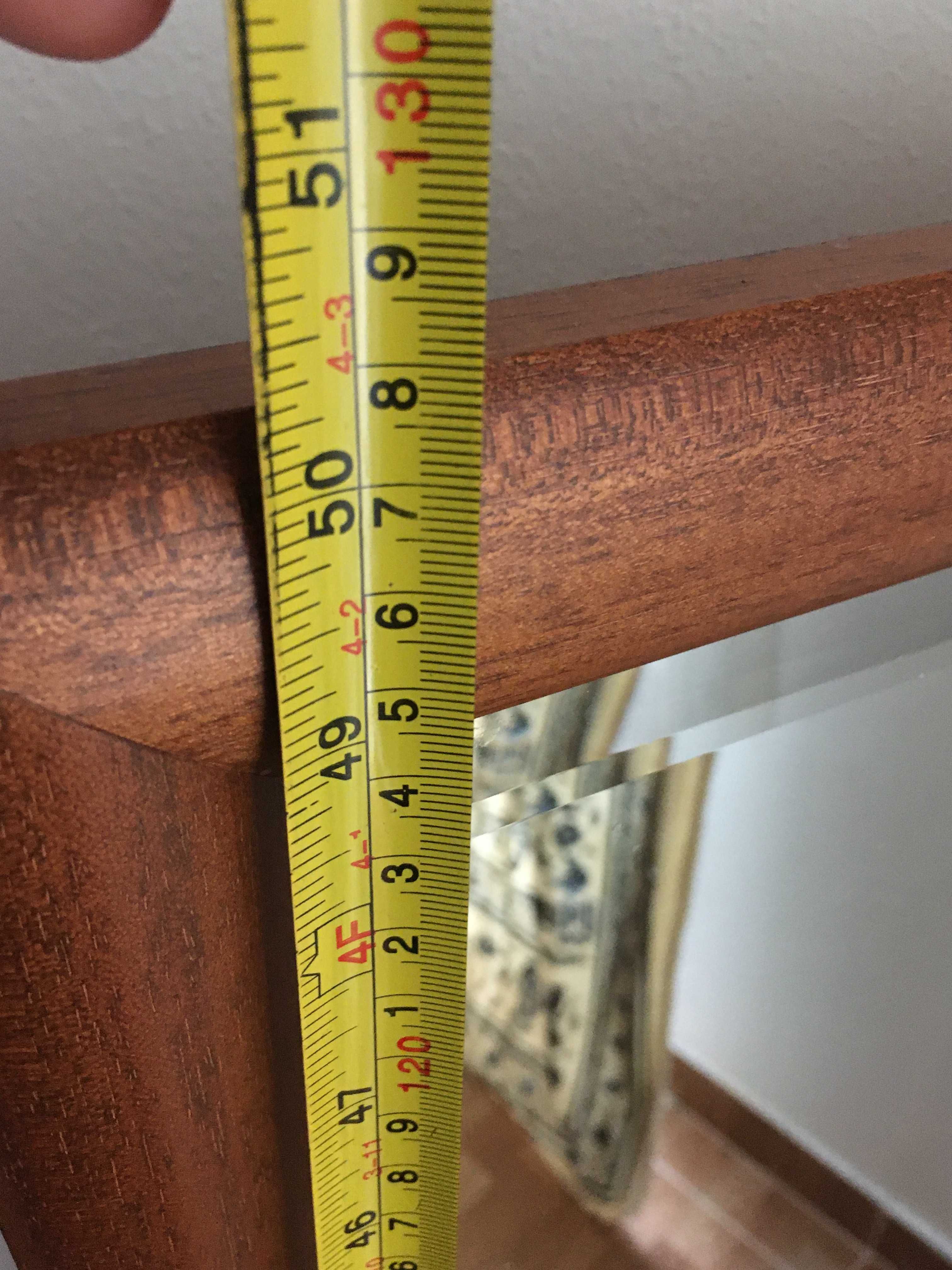 Espelho de decoração com moldura de faia feita à medida