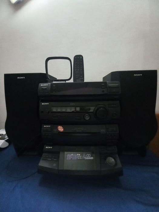SONY  HCD-XB5 compact disk. 200$
