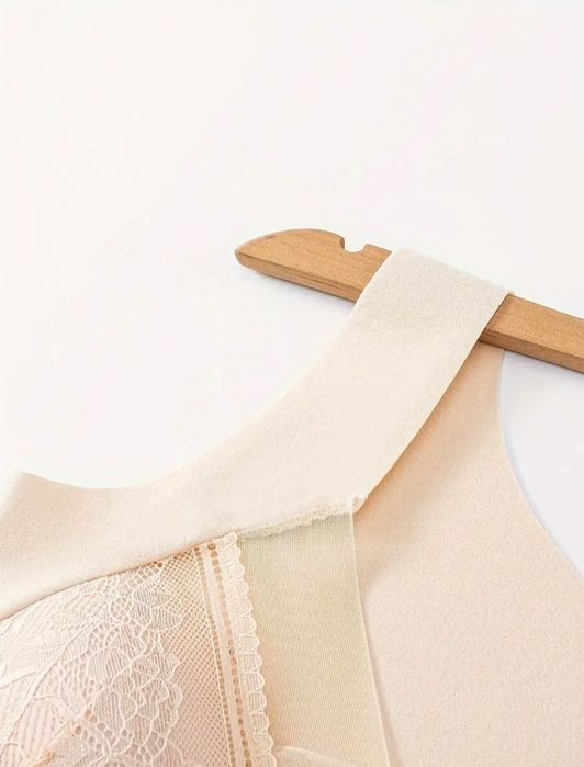 Top em renda de mulher