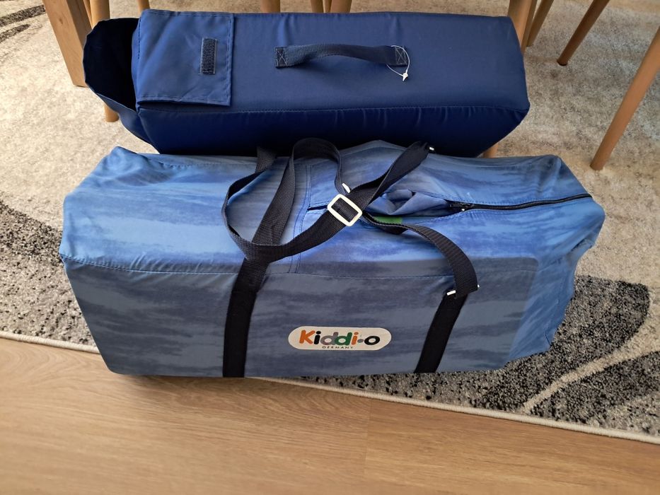 Łóżeczko turystyczne niebieskie Kiddi. Stan ogólny dobry, z minusów ra