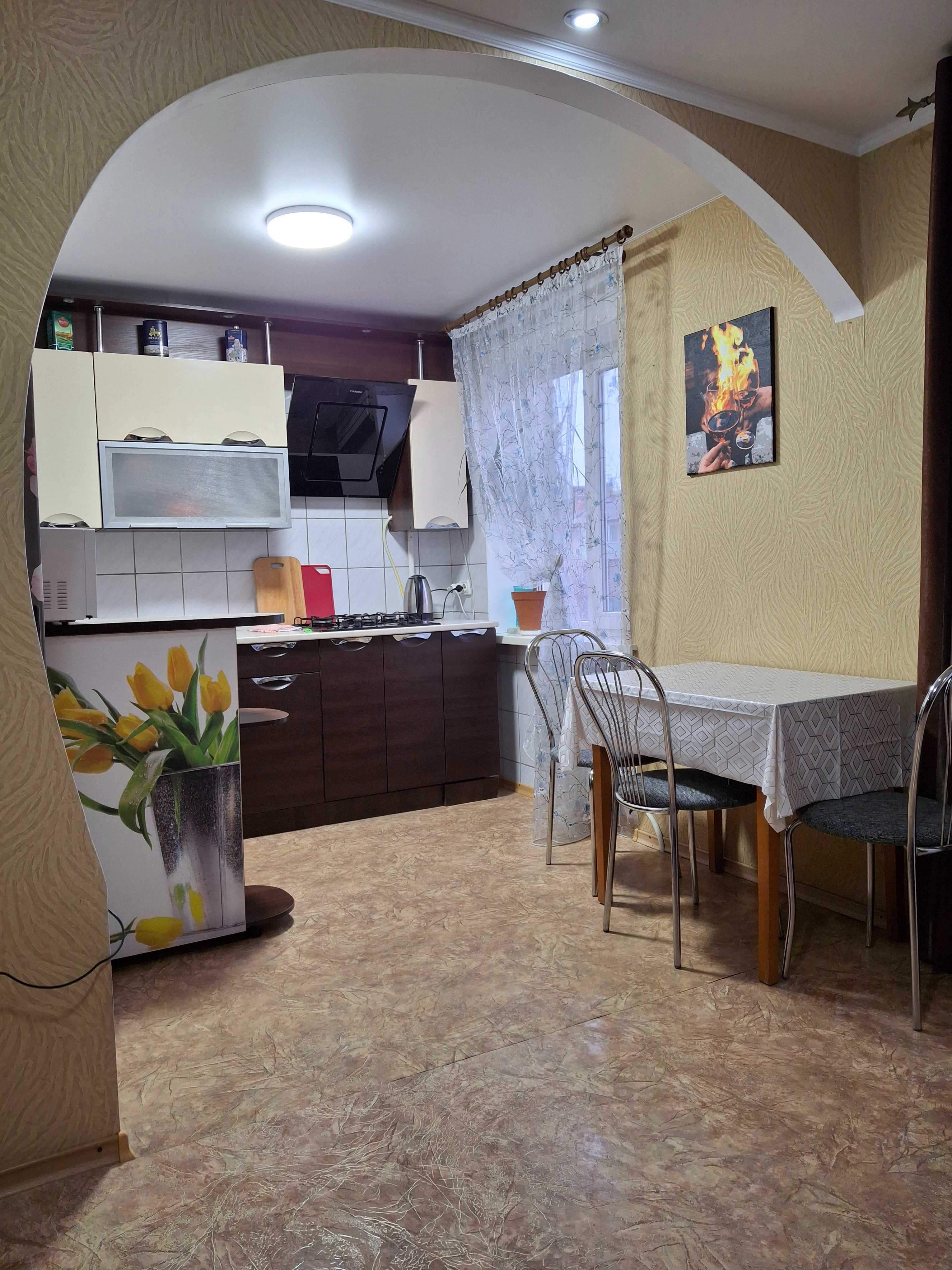 Оренда подобово-погодинно , 2 кімнатної квартири центр Горветка