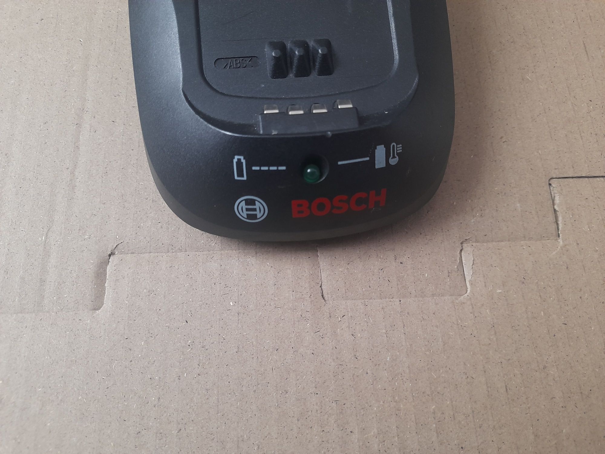 Зарядка Bosch AL 2215 CV