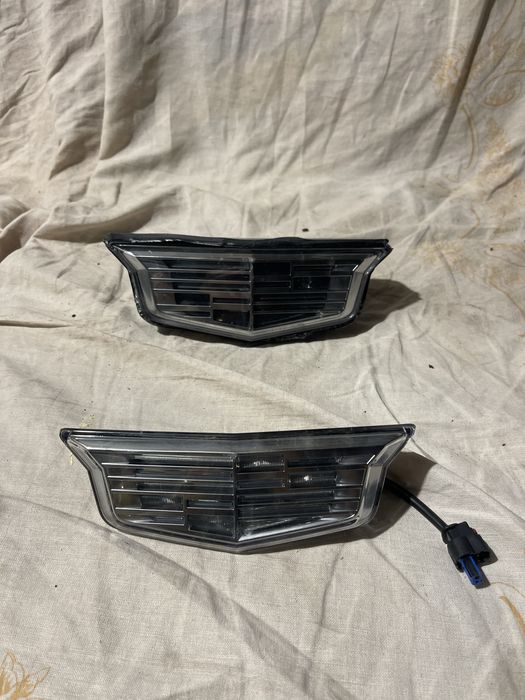 Эмблемма, значек Cadillac Lyriq идеал