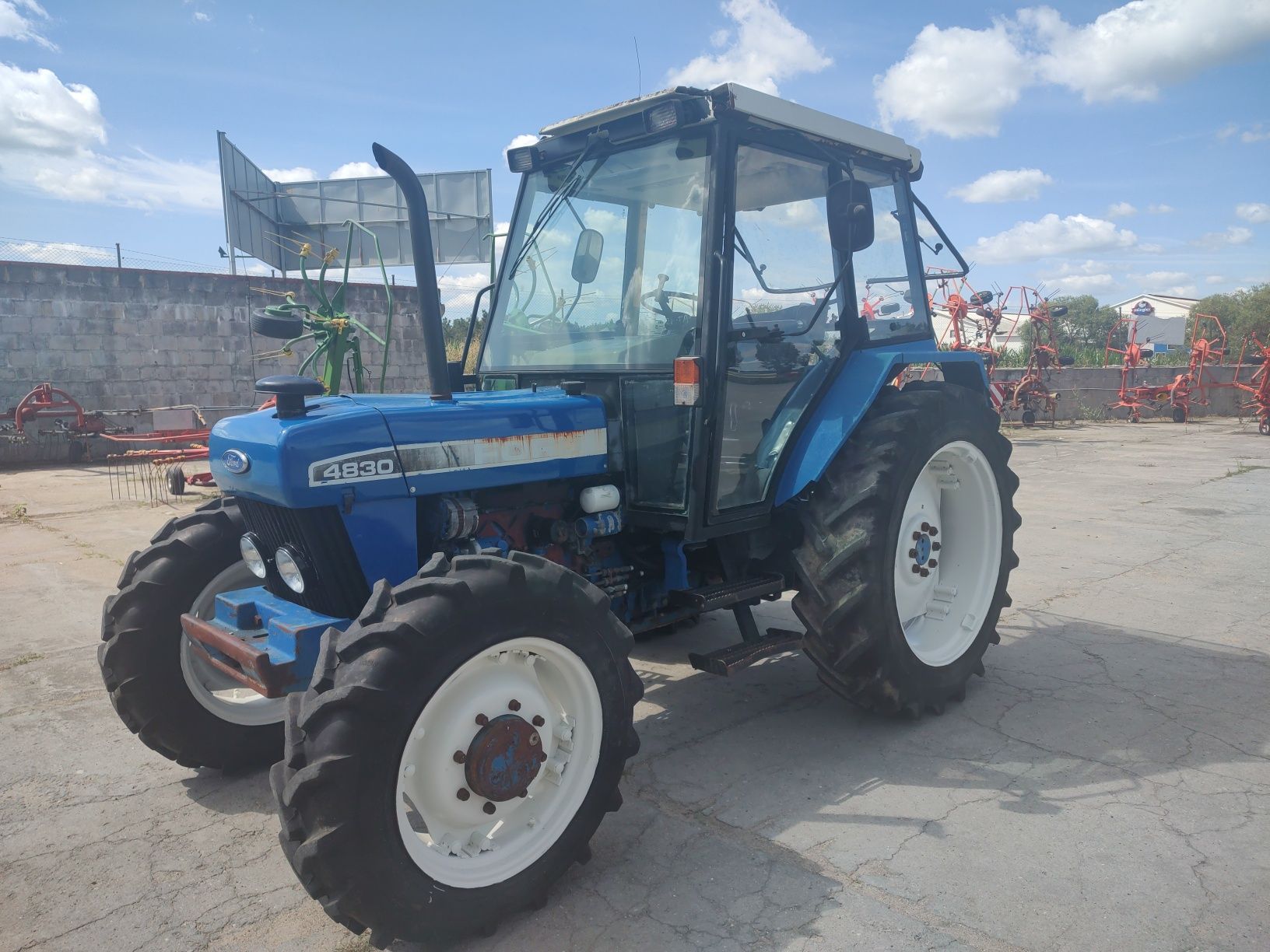 Ciągnik New Holland /Ford 4830 mechaniczny 1991 rok