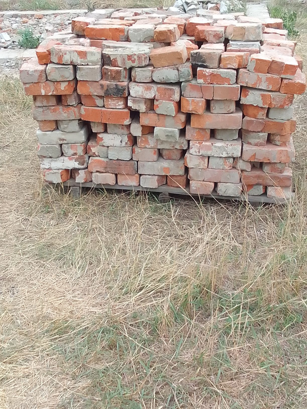 Продам кирпич  бу. В хорошем качестве