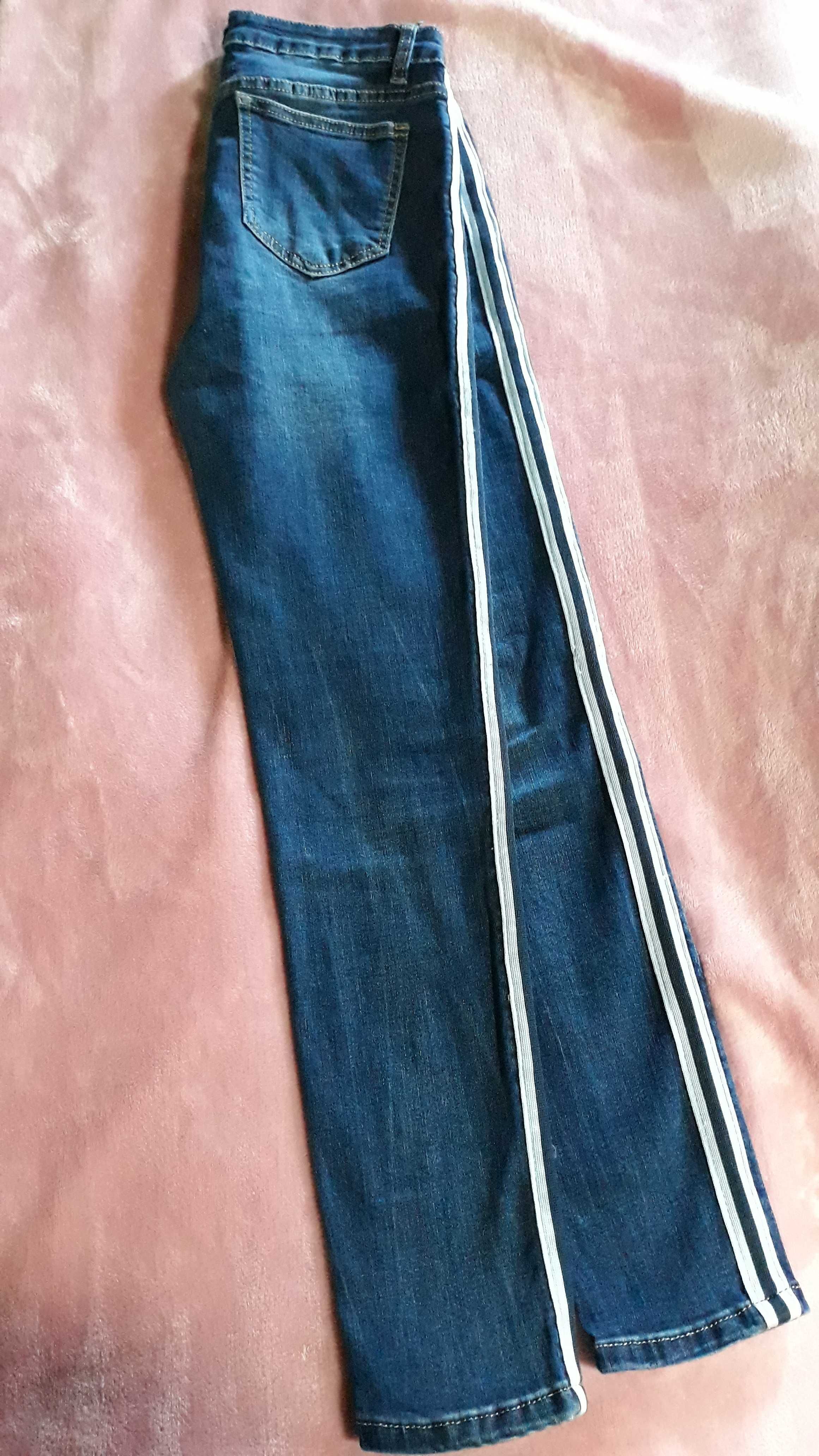 Jeans skinny cintura alta (6€) e camisa Zippy 16 anos (5€)