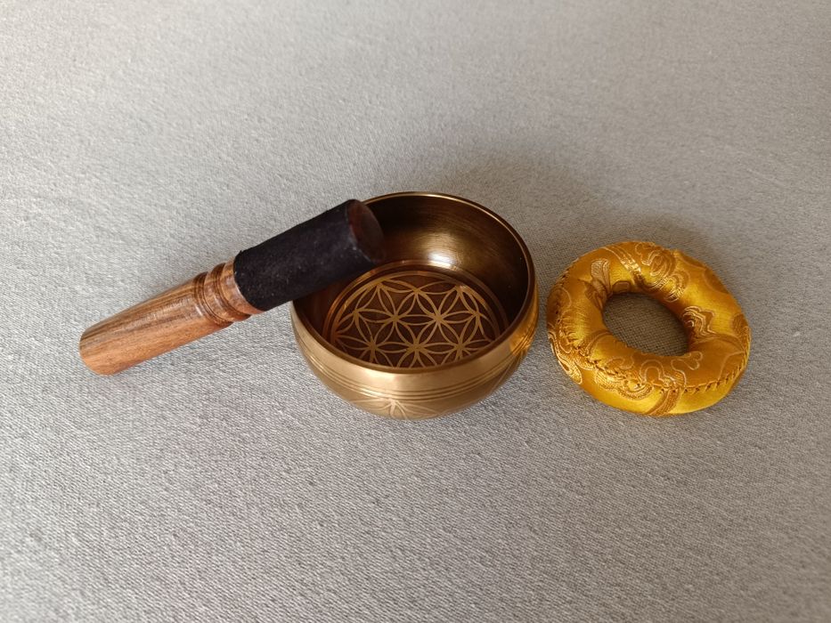 Tigela de Canto Tibetana Feita À Mão com Badalo Couro e Almofada