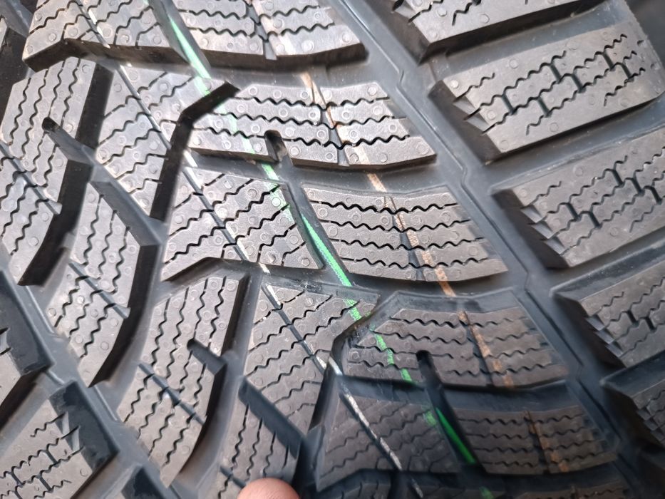 Автошини 235x45r18 Dunlop winter sport 5 нова 2025року не їздила