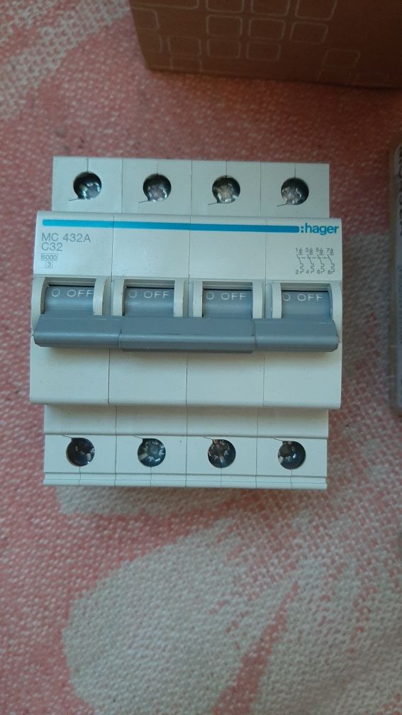 Автоматичний вимикач Hager 32A 4p 6kA