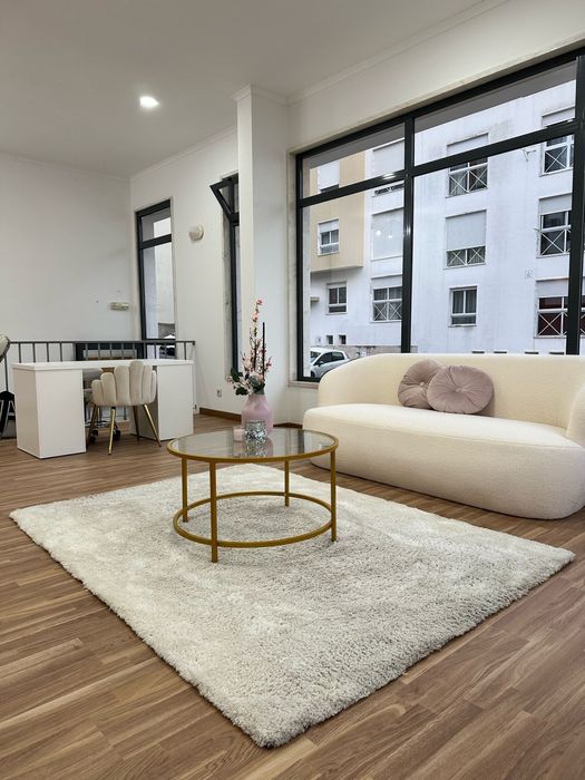 Office for rent in a beauty center, available starting in May64695011177473123