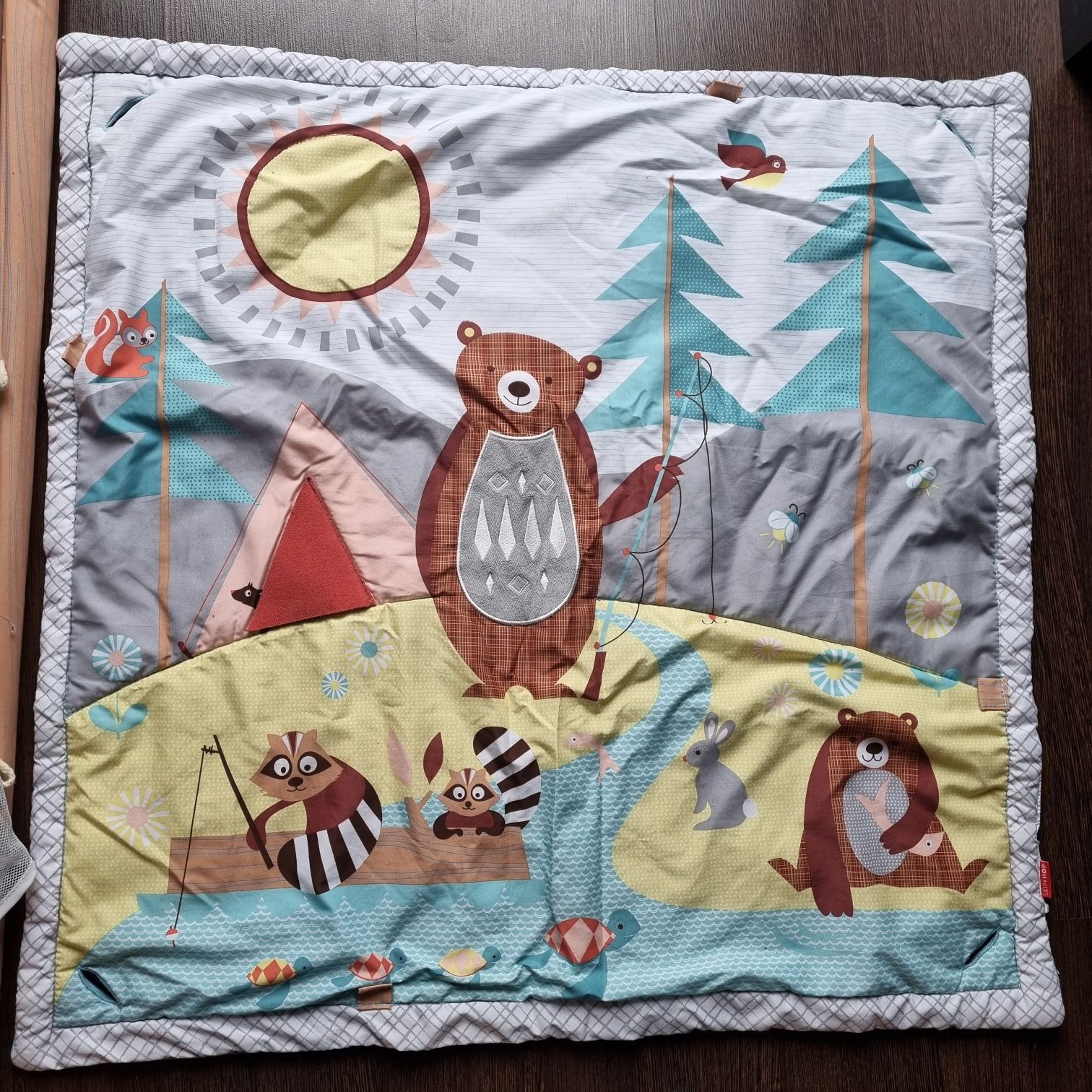 Skip Hop mata edukacyjna Leśne zwierzątka w Tipi