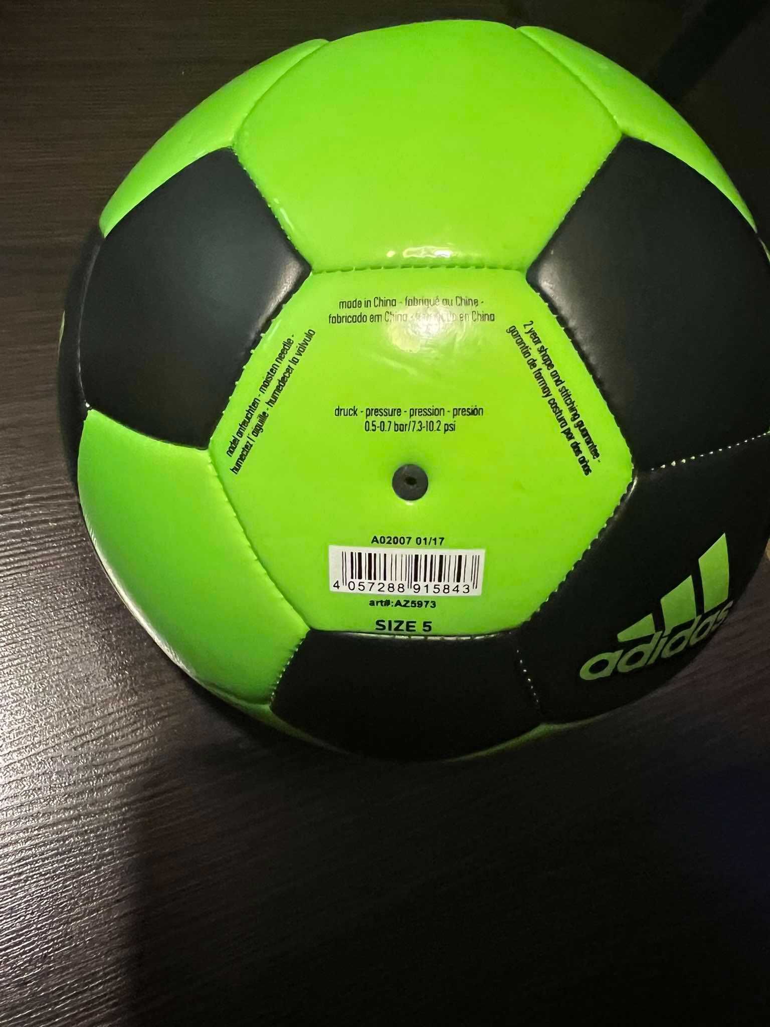 Piłka Adidas nieużywana