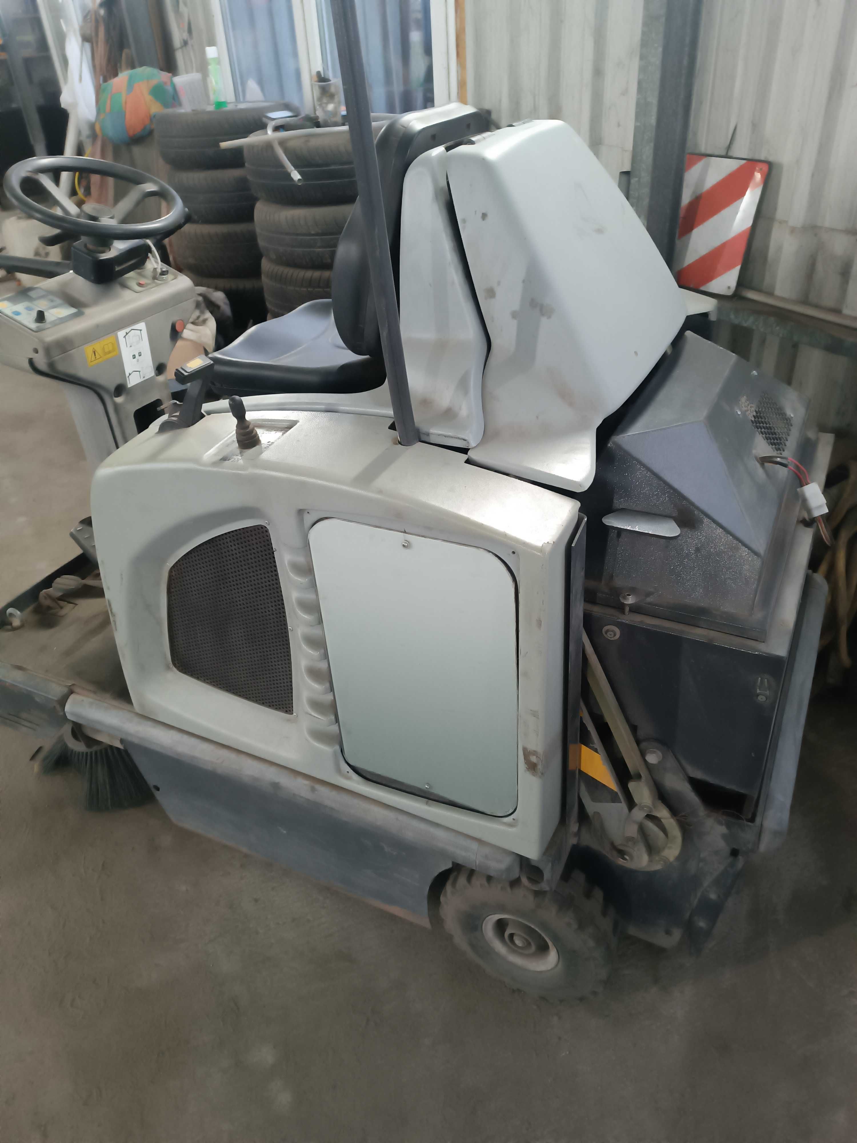 Zamiatarka Nilfisk SR1300
