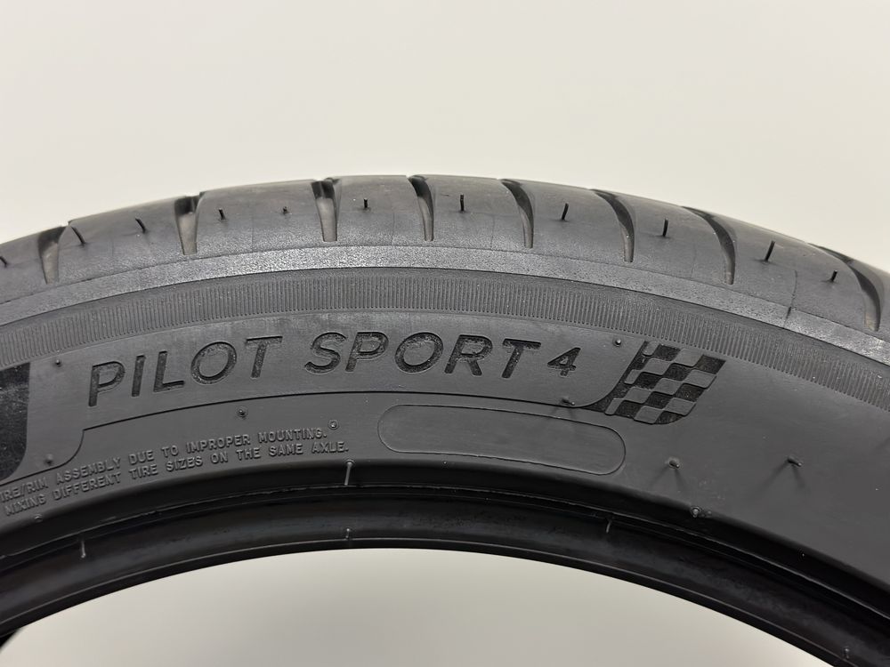 Літні шини Michelin PilotSport4 235/45 R19 99Y AO