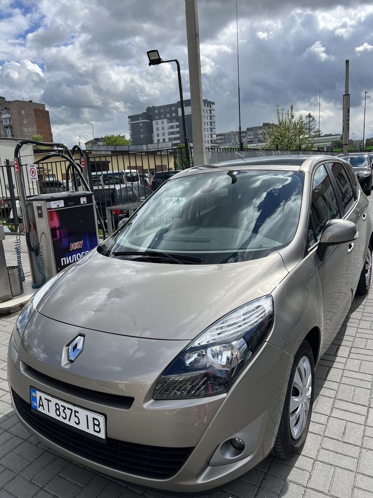 Renault Grand Scenic 2011