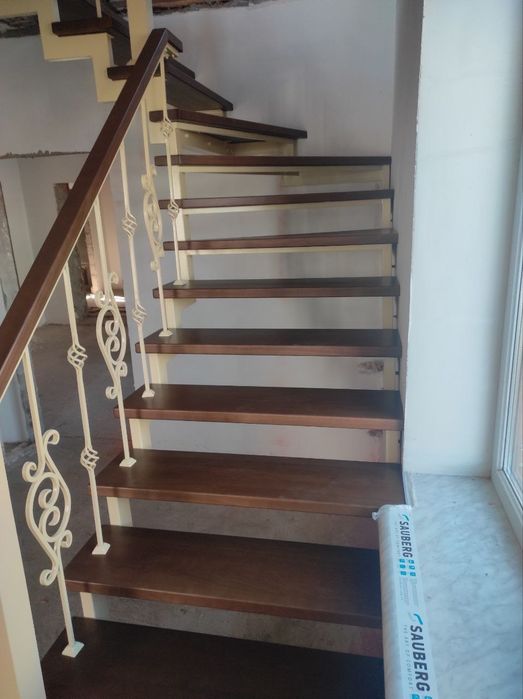 Сходи лофт  металевий каркас перила сходинки лестница драбина