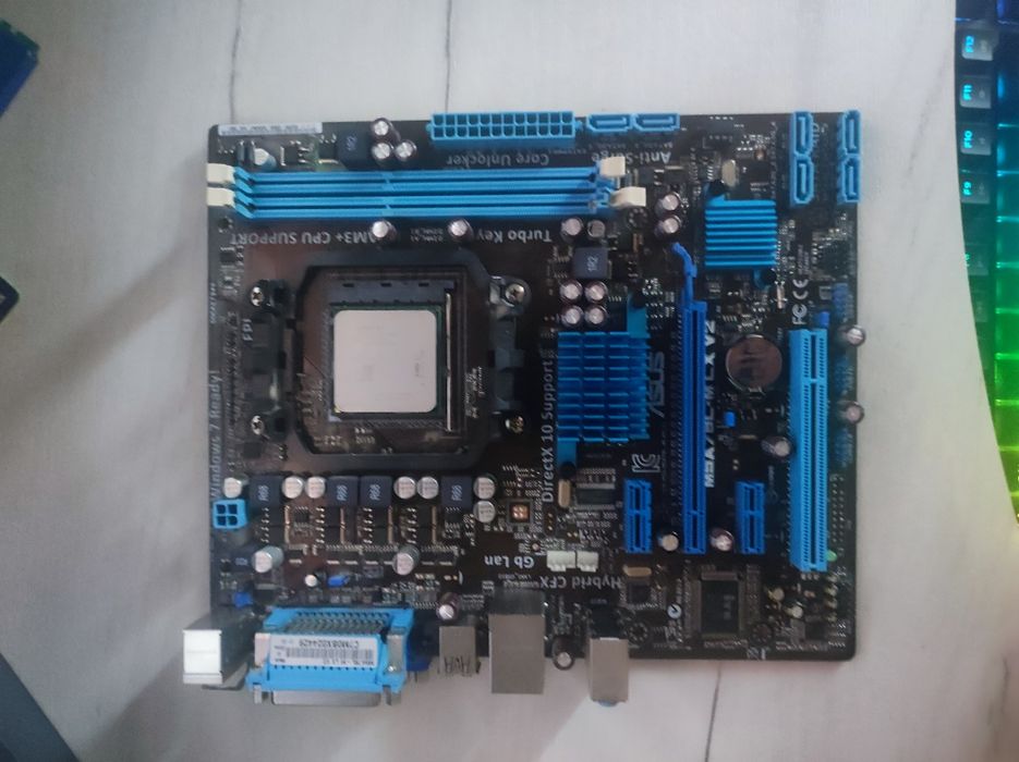 Материнська плата am3+