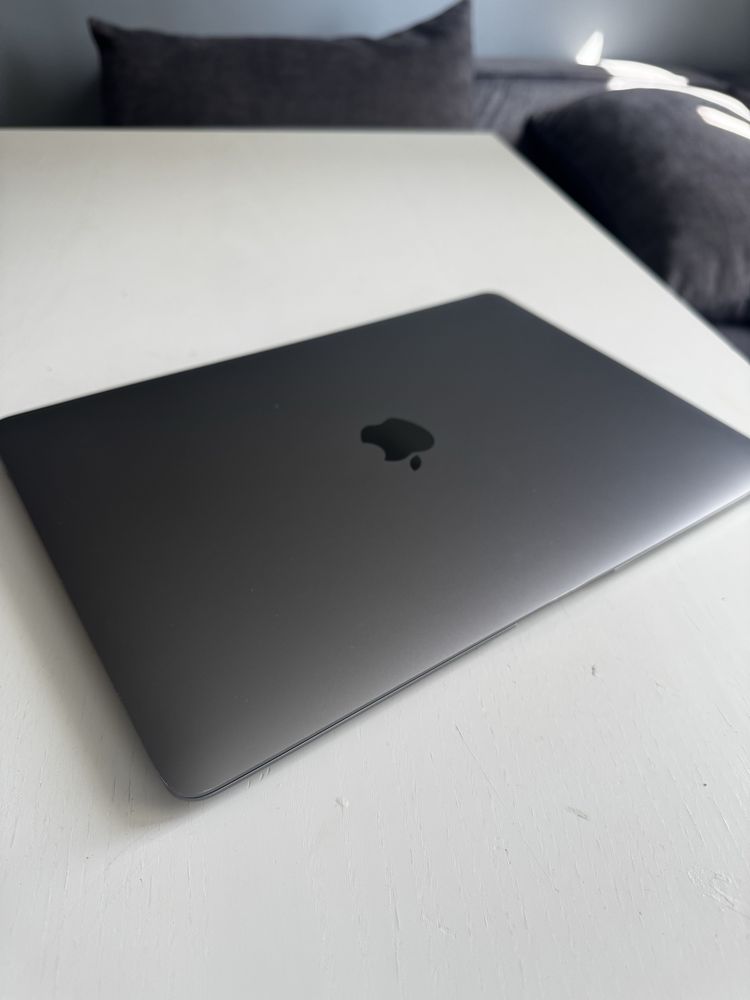 Mac 13’ 2020, intel core i3. 8/256 gb