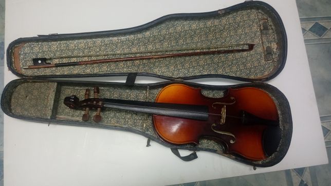 Stare skrzypce sygnowane Antonius Stradivariusa