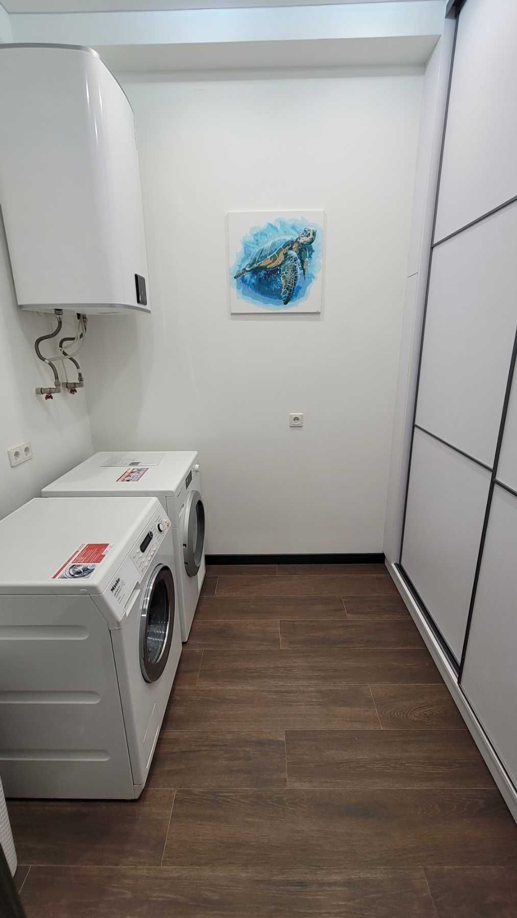 Сдам 4-х комнатную  бул. Леси  Украинки 7а  . Печерск центр  180 м кв.