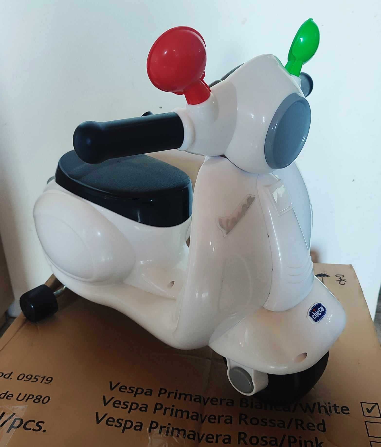 Chicco Vespa Primavera Skuter jeździk dziecięcy