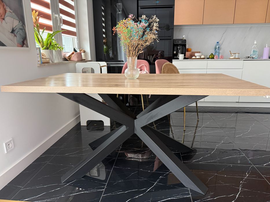 Stół do jadalni wysokiej jakości