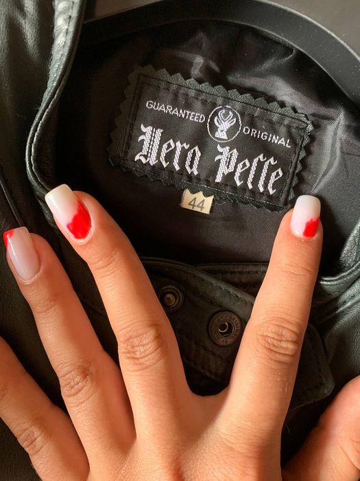 Темно-зеленая куртка из итальянской кожи