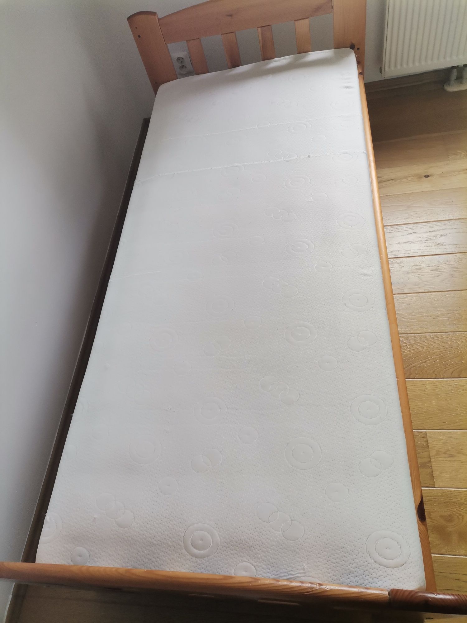 Łóżko drewniane Firma  Litdrew 80x180 + stelaż +szuflada + barierki