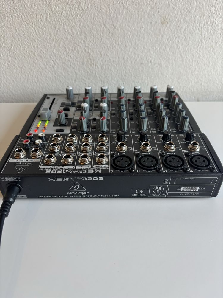 Mesa mistura Behringer XENYX 1202